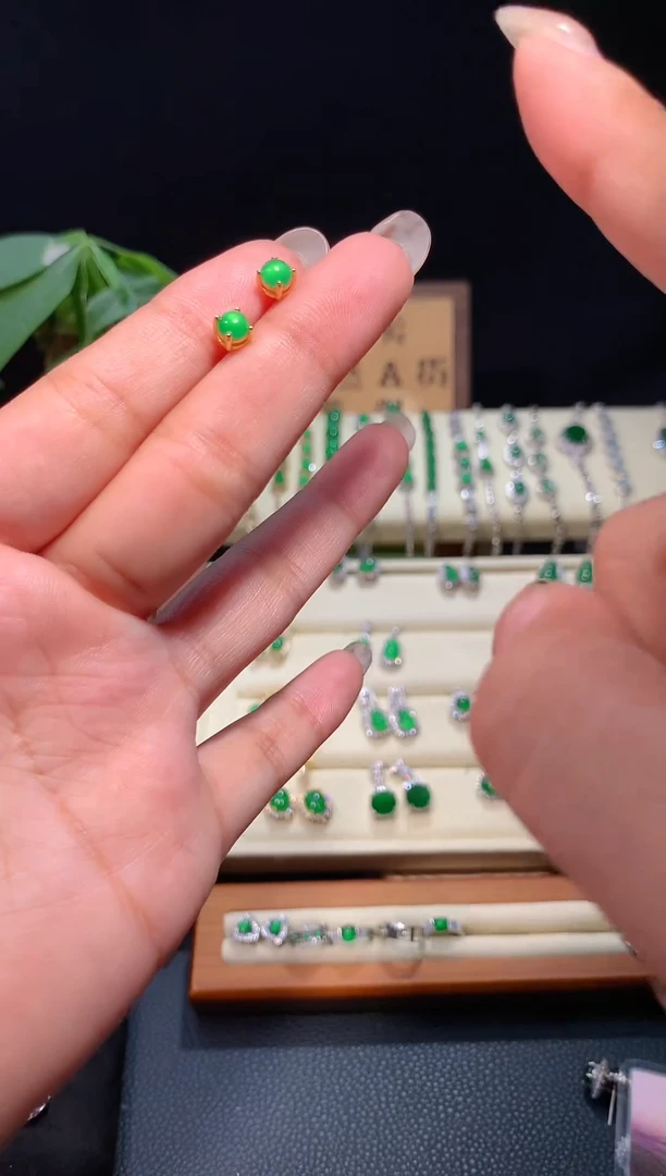 【闪购商品】翡翠耳饰银S925镶嵌耳钉