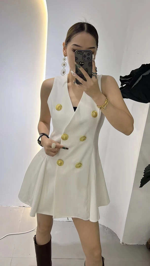 不得不爱白色连衣裙