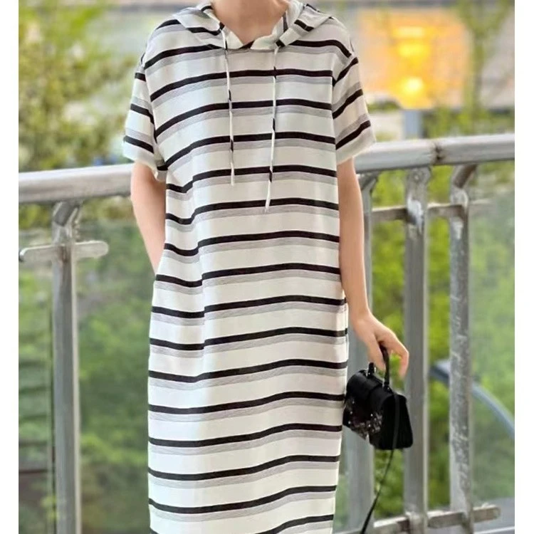 桑蚕丝休闲条纹减龄连帽连衣裙显瘦时尚度假
