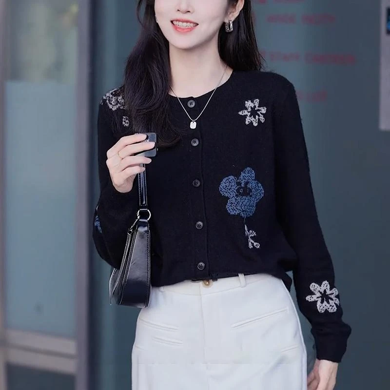 女士勾花重工毛衣开衫外套2025新款秋季设计感洋气减龄针织衫上衣