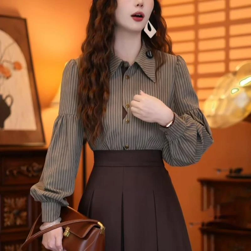 港风复古长袖衬衫女士春秋2025新款设计感轻奢高级感衬衣休闲上衣