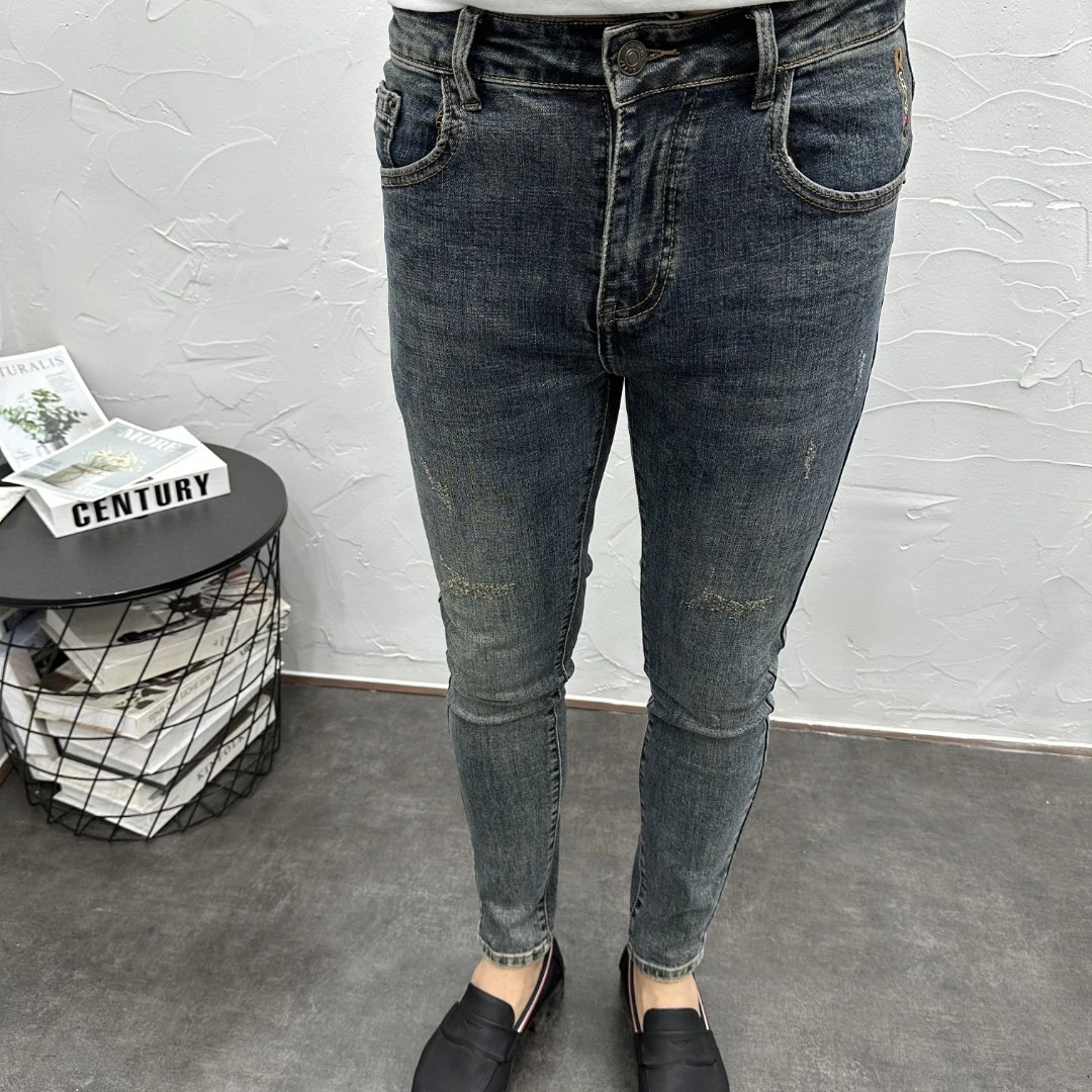 秋冬男新刺绣做旧深蓝水洗猫须弹力修身破洞牛仔长裤潮流休闲百搭