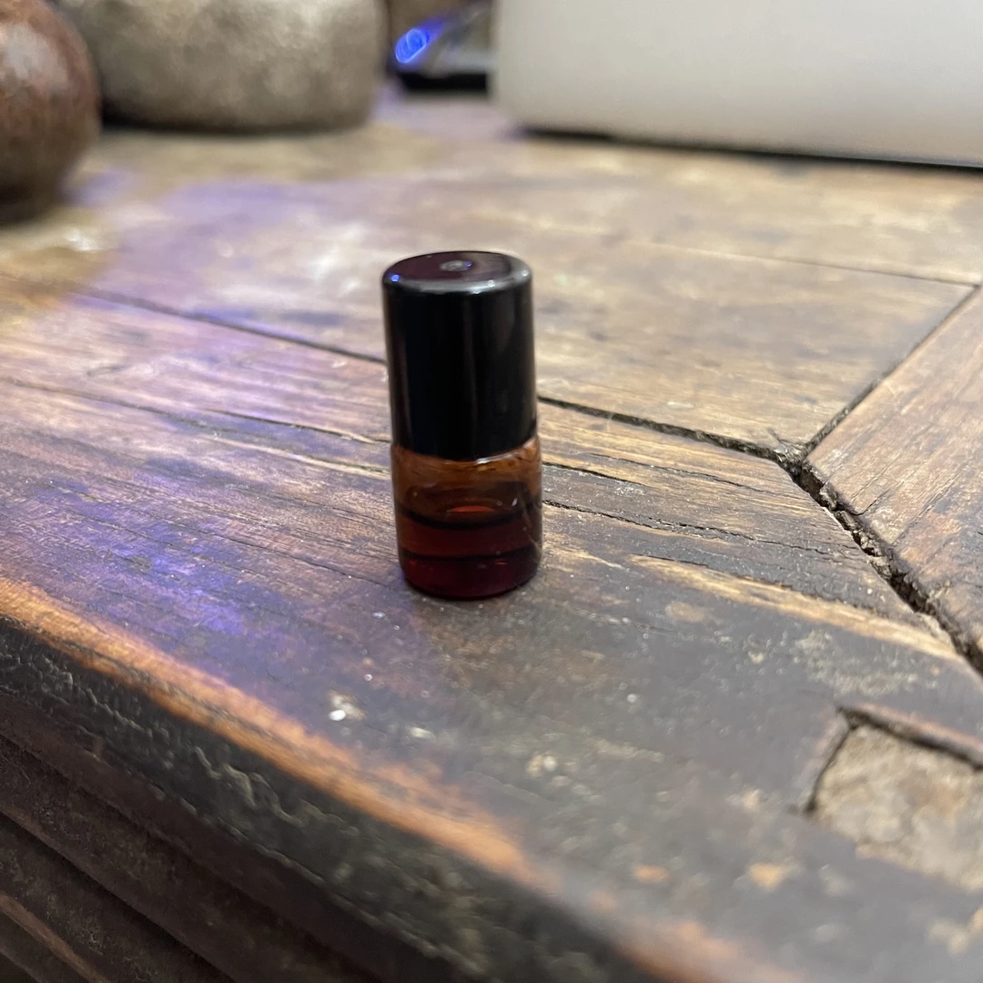 海南精品沉香精油 水蒸馏1g 凉 甜 花香 奶香