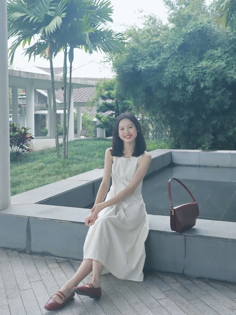 2026夏季新款法式白色连衣裙女茶歇小个子无袖背心裙气质显瘦裙子