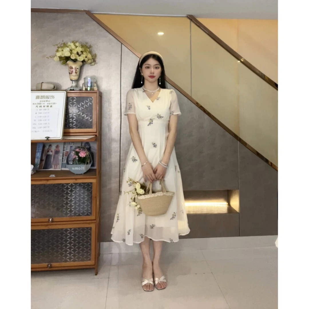 花前悦夏 春夏超显瘦连衣裙刺绣气质时尚正肩v领仙女连衣裙