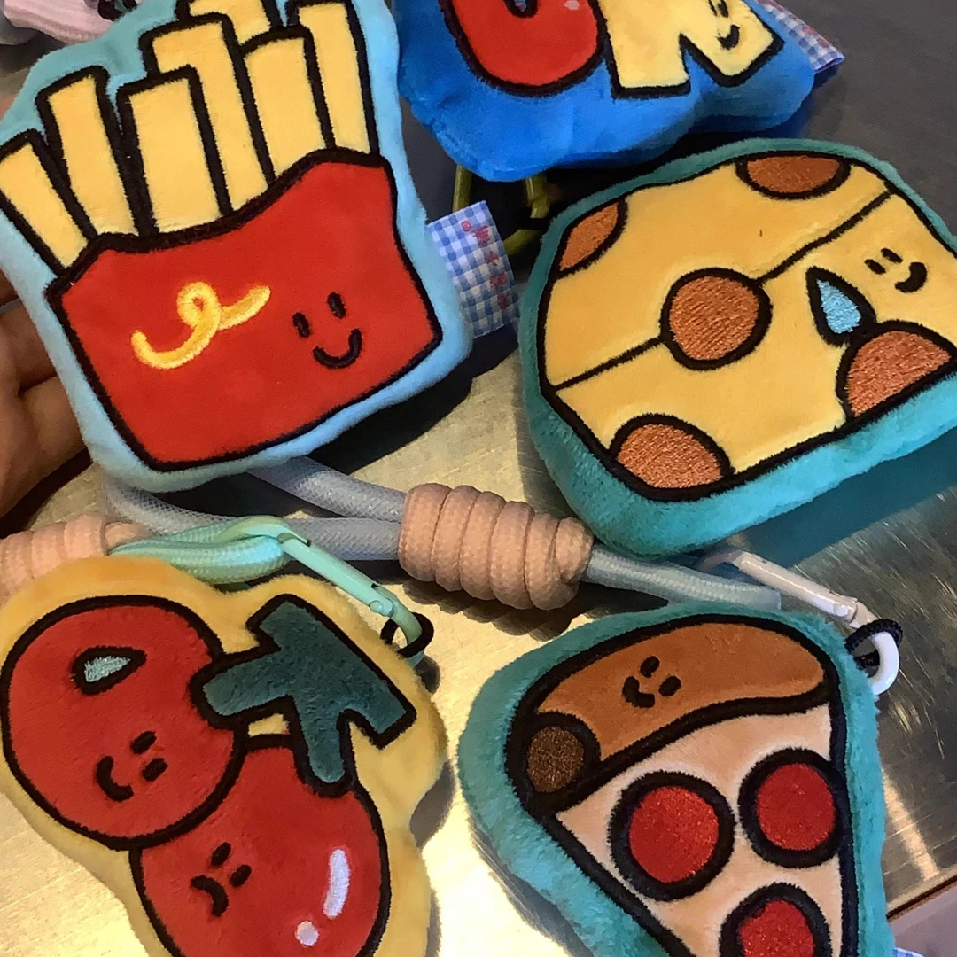 可爱车载装饰包包挂件女原创刺绣小玩偶儿童创意挂饰礼物毛绒公仔