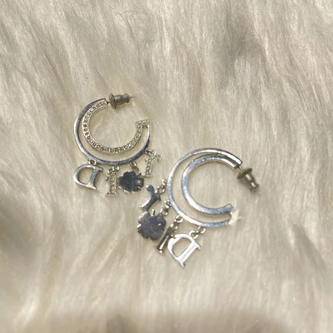 99新 DIOR/迪奥 金色字母镶钻耳饰