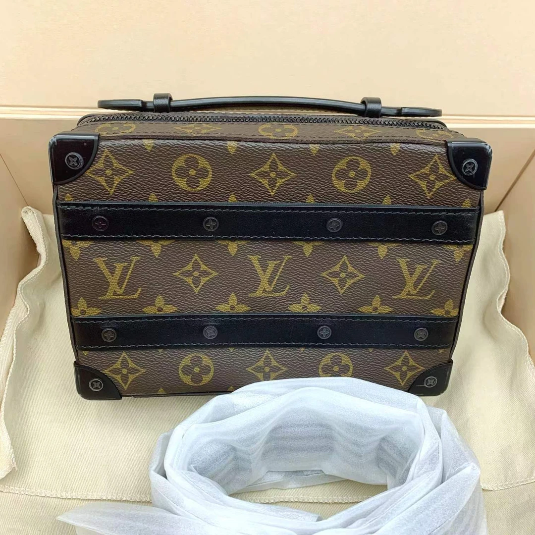 全新未使用 LouisVuitton/路易威登 老花Soft Trunk Handle手袋
