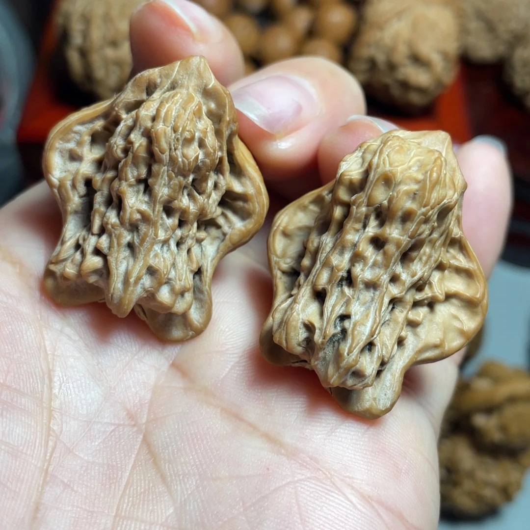 核桃核雕精品鸳鸯鸟
