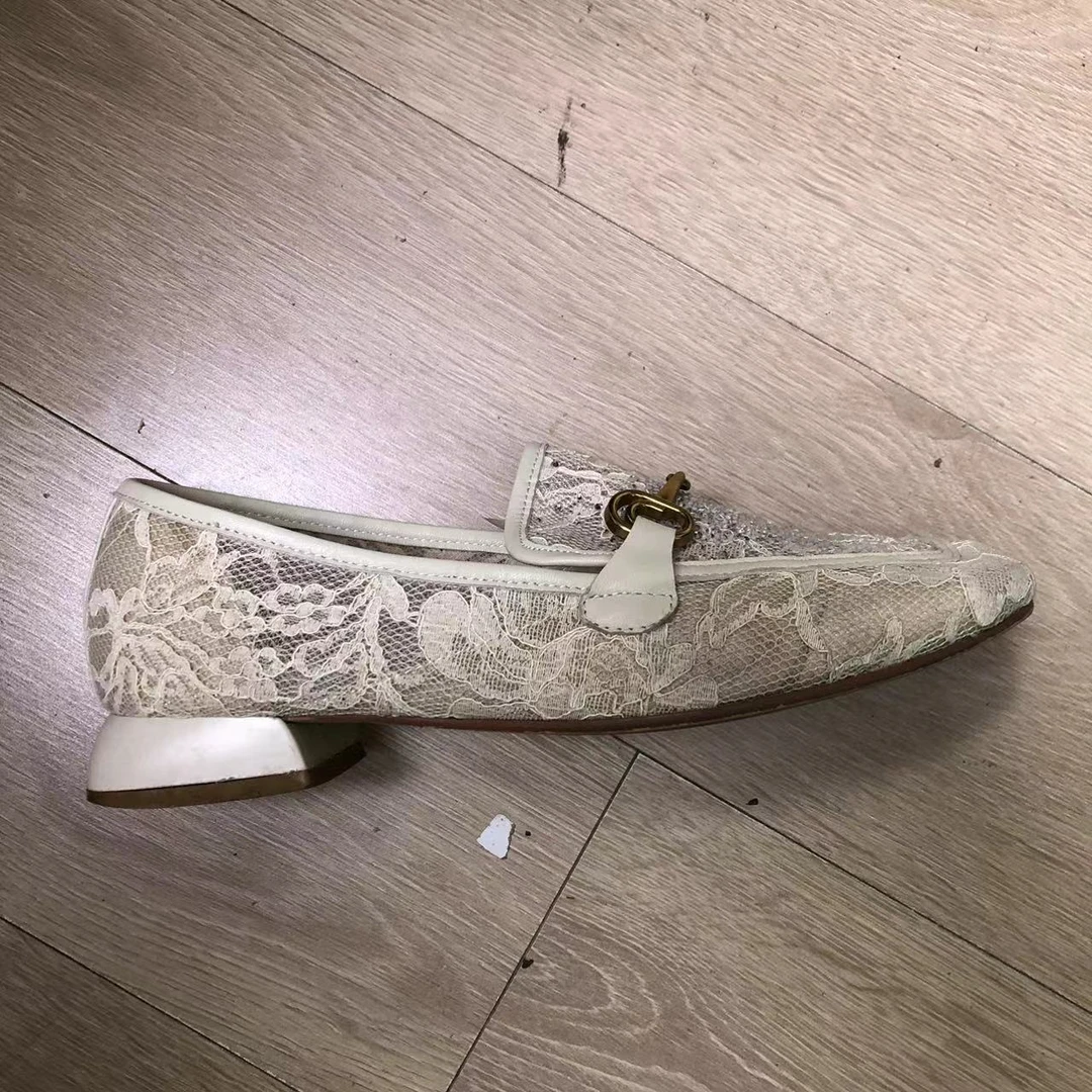 15女士休闲网面刺绣单鞋