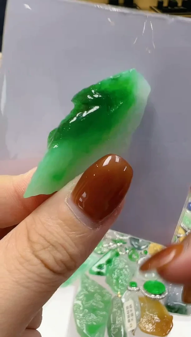 【闪购商品】翡翠吊坠(不含链)未镶嵌多样性团购发一件