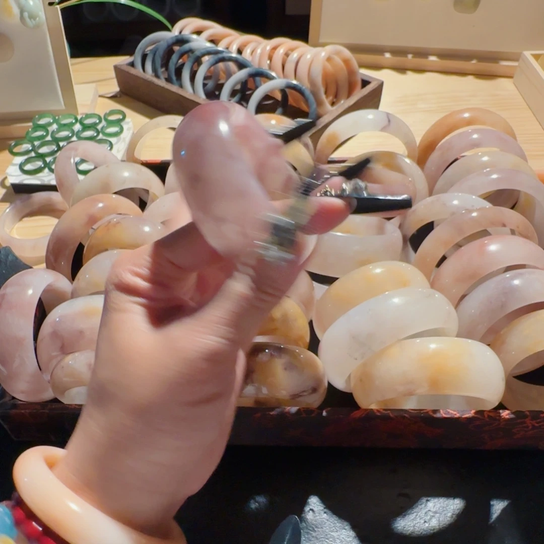 石英质玉颈饰未镶嵌?**鞋4