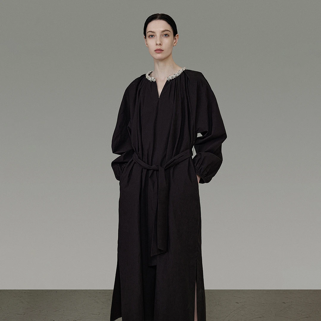 UNSPOKEN【大身打褶皱设计 休闲慵懒感】珍珠织带连衣裙UD24L007