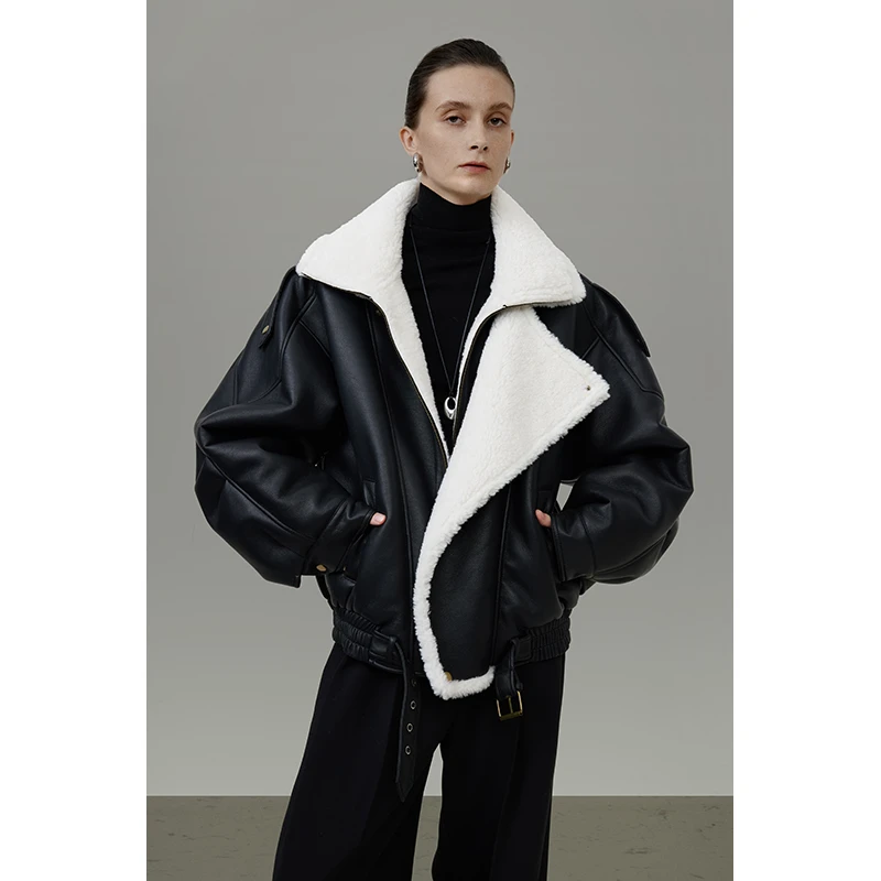 UNSPOKEN【经典黑白撞色 柔软光滑有质感】大翻领短外套UD24W286