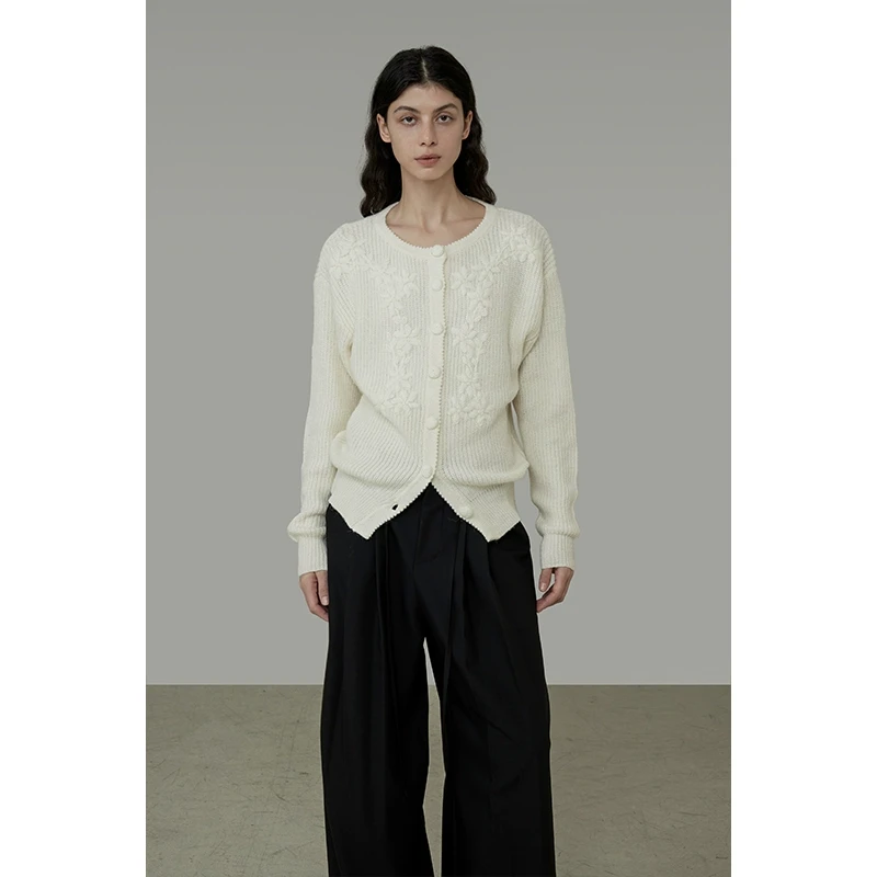 UNSPOKEN【手工绣花工艺 随性慵懒感】圆领绣花针织开衫UC25S066