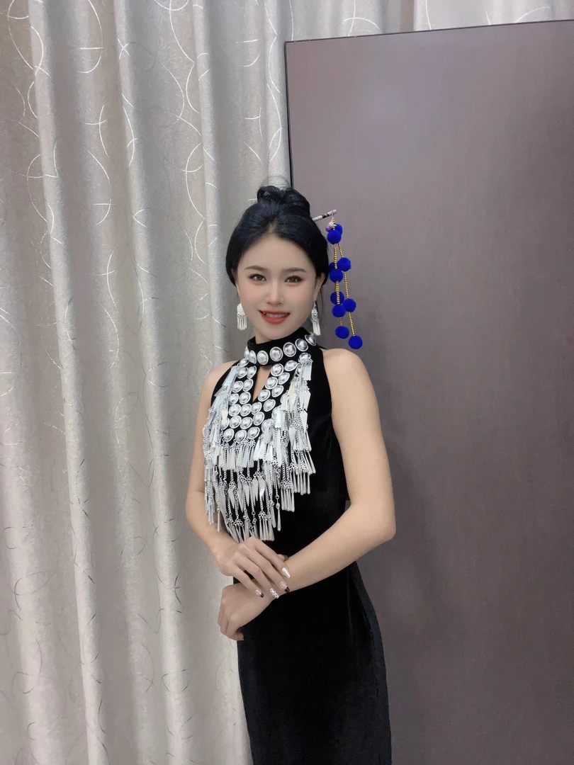 黑色景颇连衣裙吊脖款
