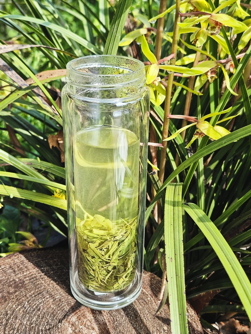 正宗信阳毛尖一芽二三叶茶清香回甘口感醇厚耐泡口粮茶好茶炒制