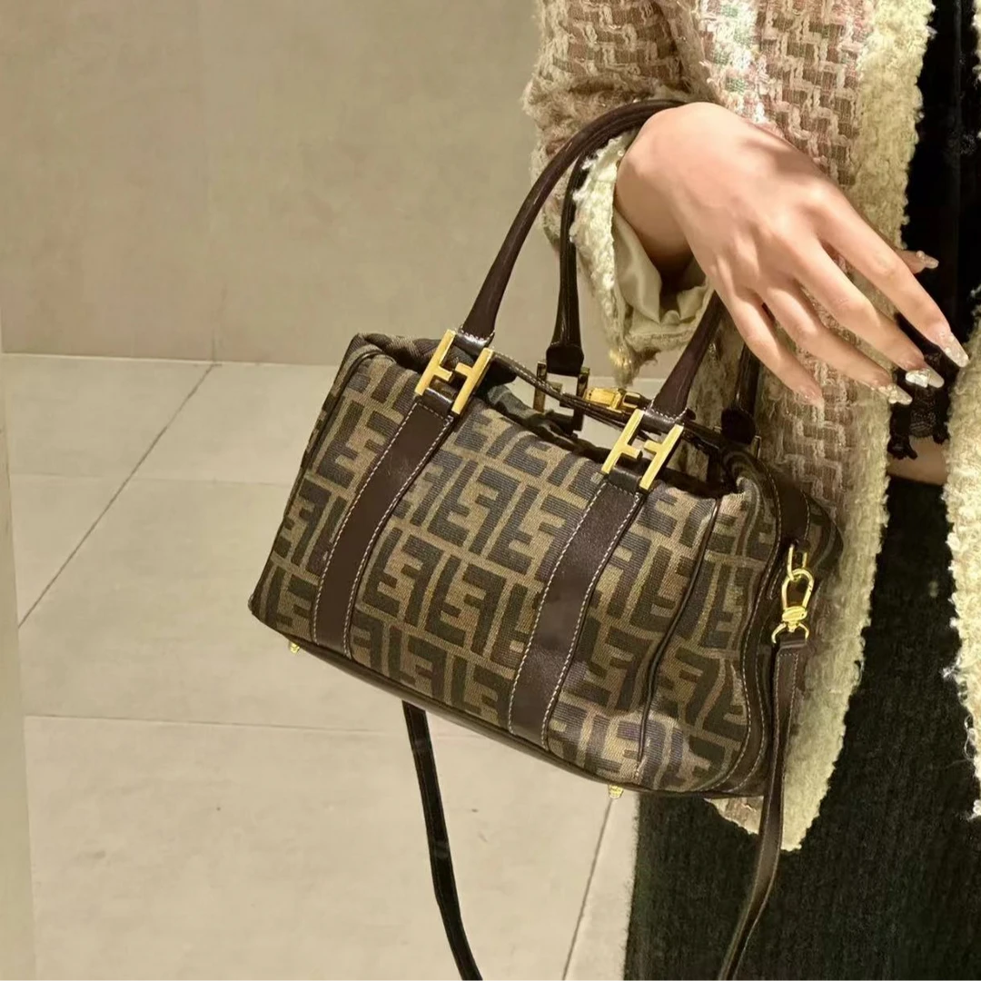 95新 FENDI/芬迪 坚诚/fendi老花手提斜挎遛狗包/3999