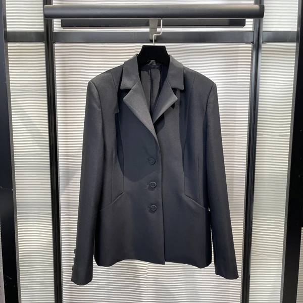 25年春装新款女装 法式单排扣时尚休闲修身小西装外套-B016