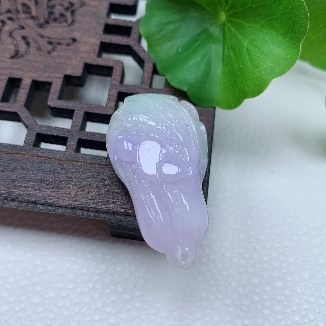 天然缅甸翡翠A货春带彩白菜尺寸：34.7*19*12.5mm