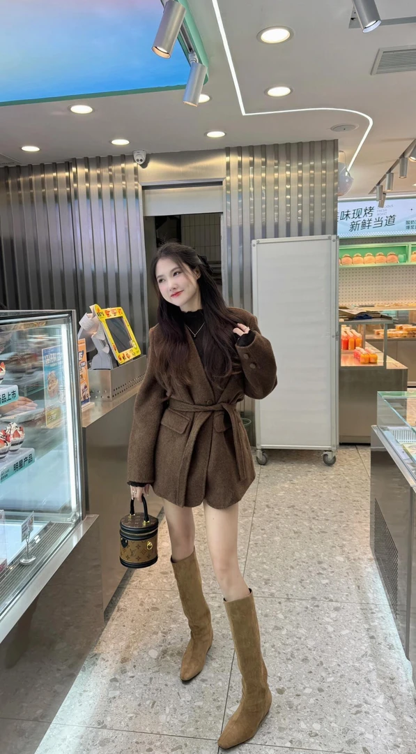 慵懒复古风棕色小个子毛呢外套女高级感V领收腰中长款呢子大衣冬