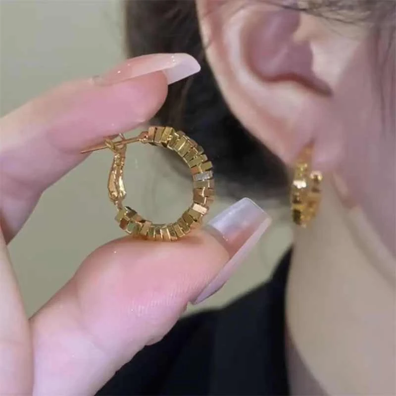 铜合金耳饰 小众轻奢金色小方块碎银耳环女高级耳圈新款时尚耳饰