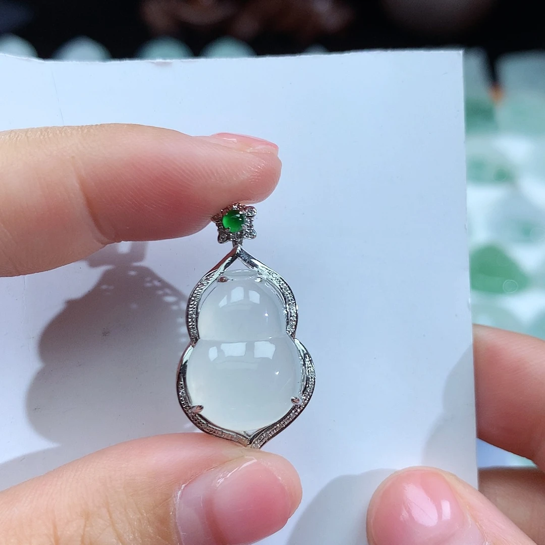 翡翠颈饰18K金镶嵌葫