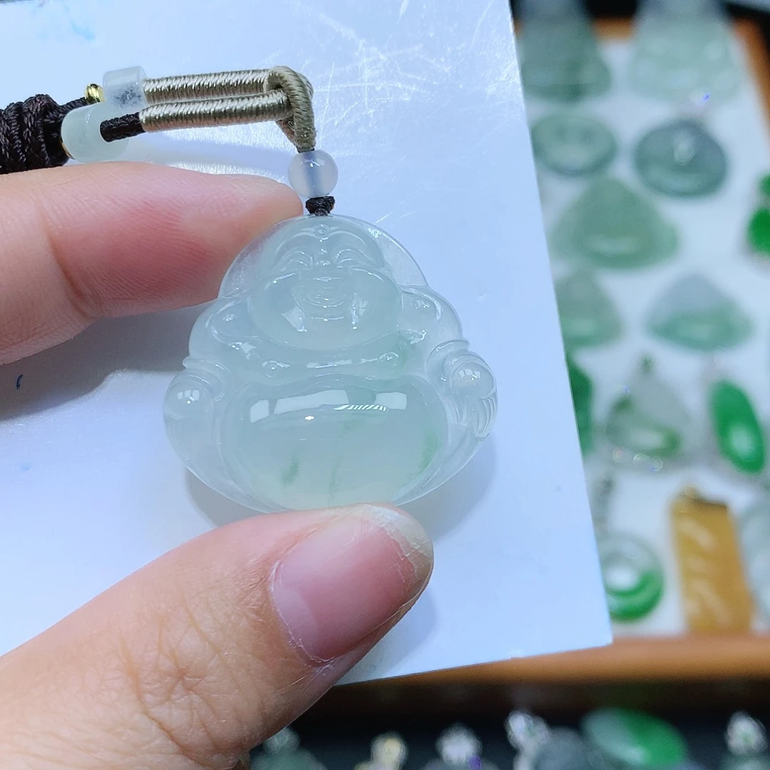 翡翠颈饰未镶嵌佛