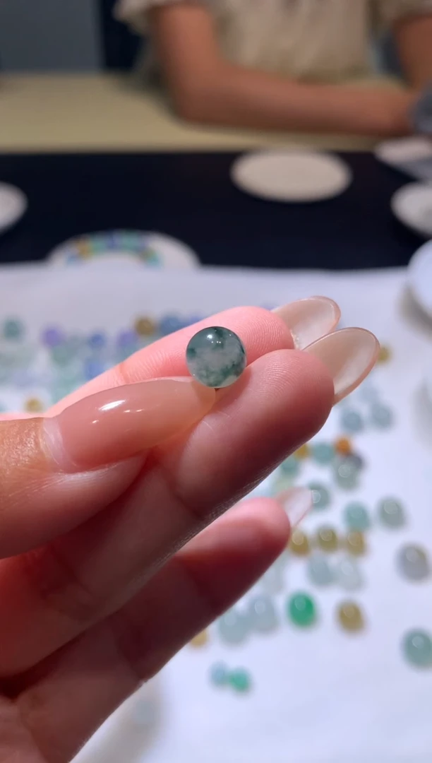 【闪购商品】定制翡翠未镶嵌7.7珠子350+35