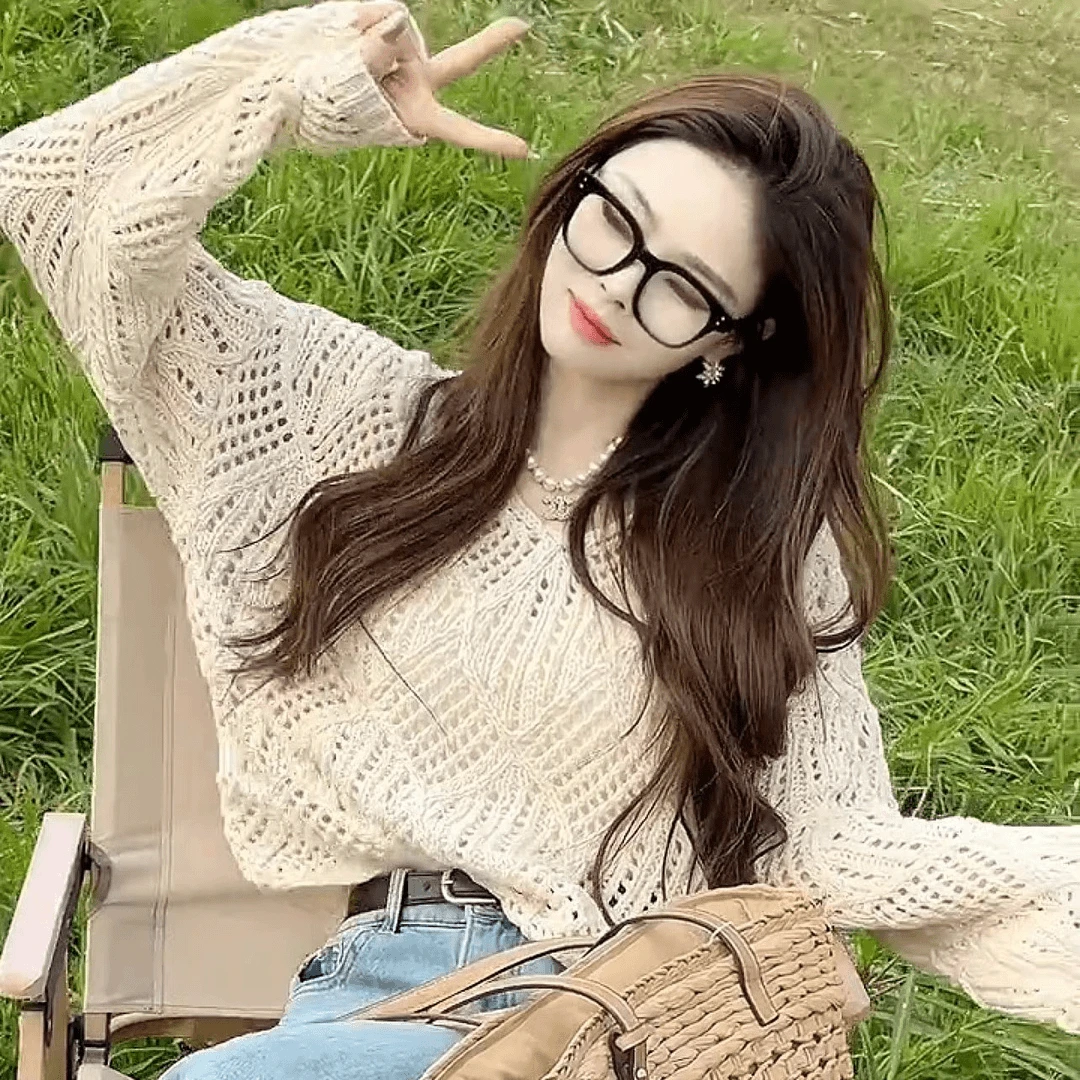 2025春秋镂空百搭针织罩衫女薄款宽松减龄设计感v领白色时尚上衣