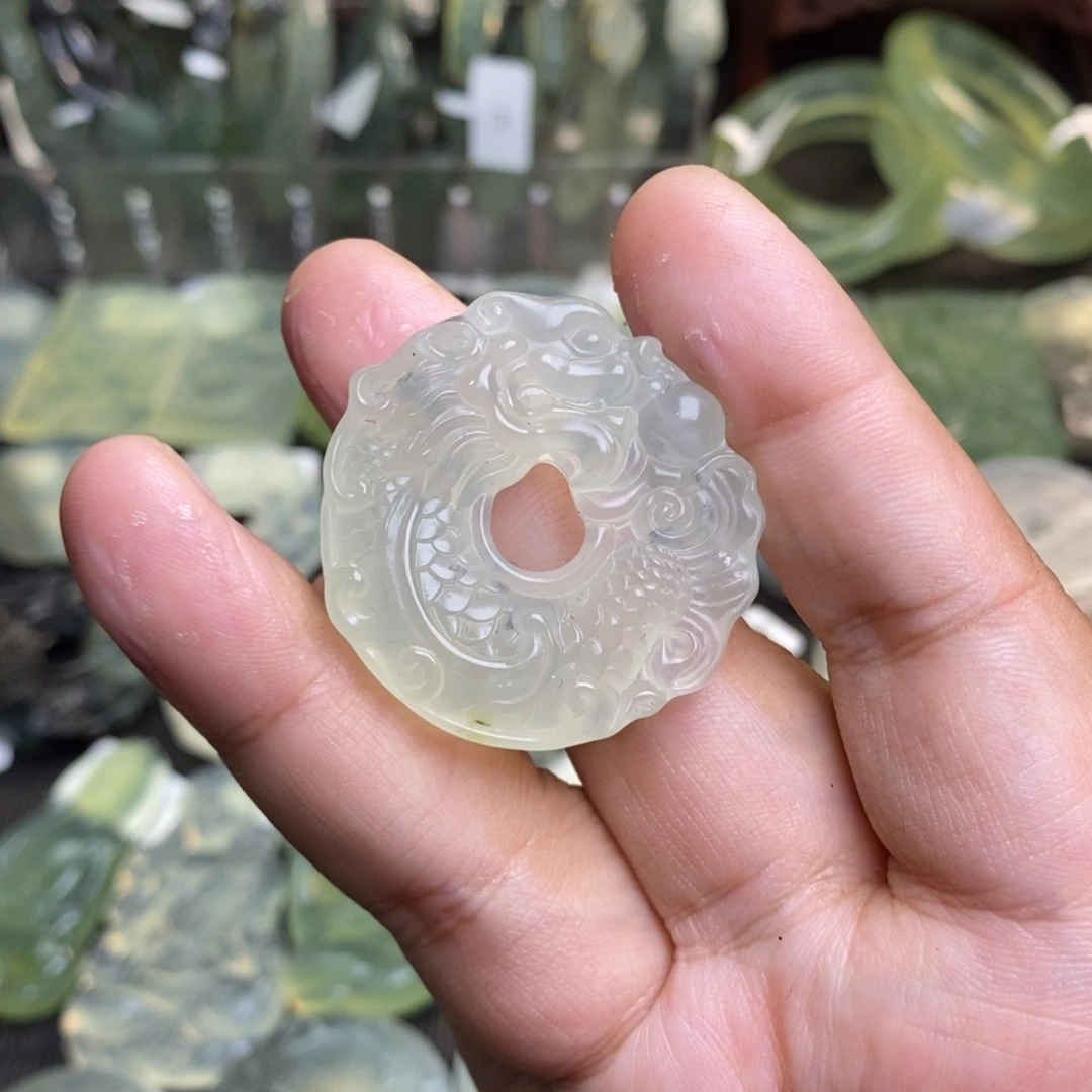 蛇纹石玉颈饰未镶嵌