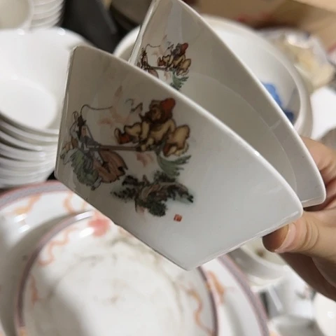 瓷片三打白骨精斗笠碗一对微瑕