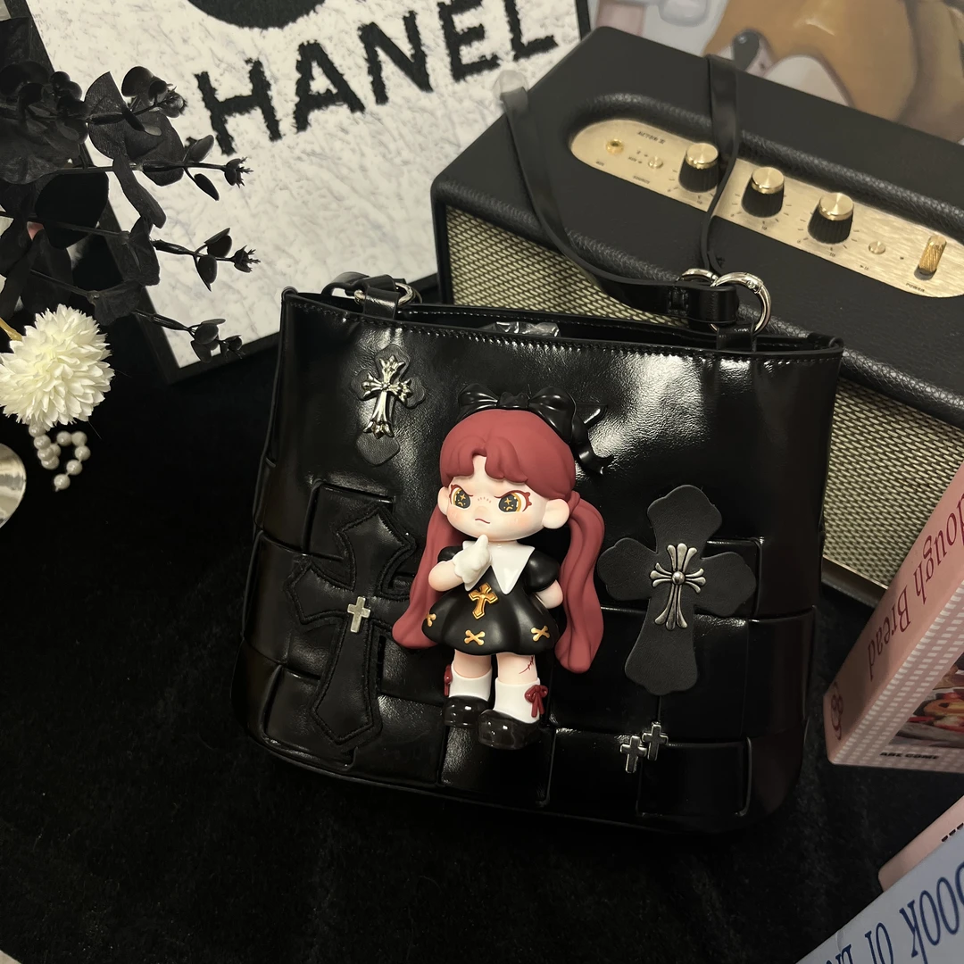 原创手工设计潮玩娃包 韩系轻奢小众设计黑色斜挎包