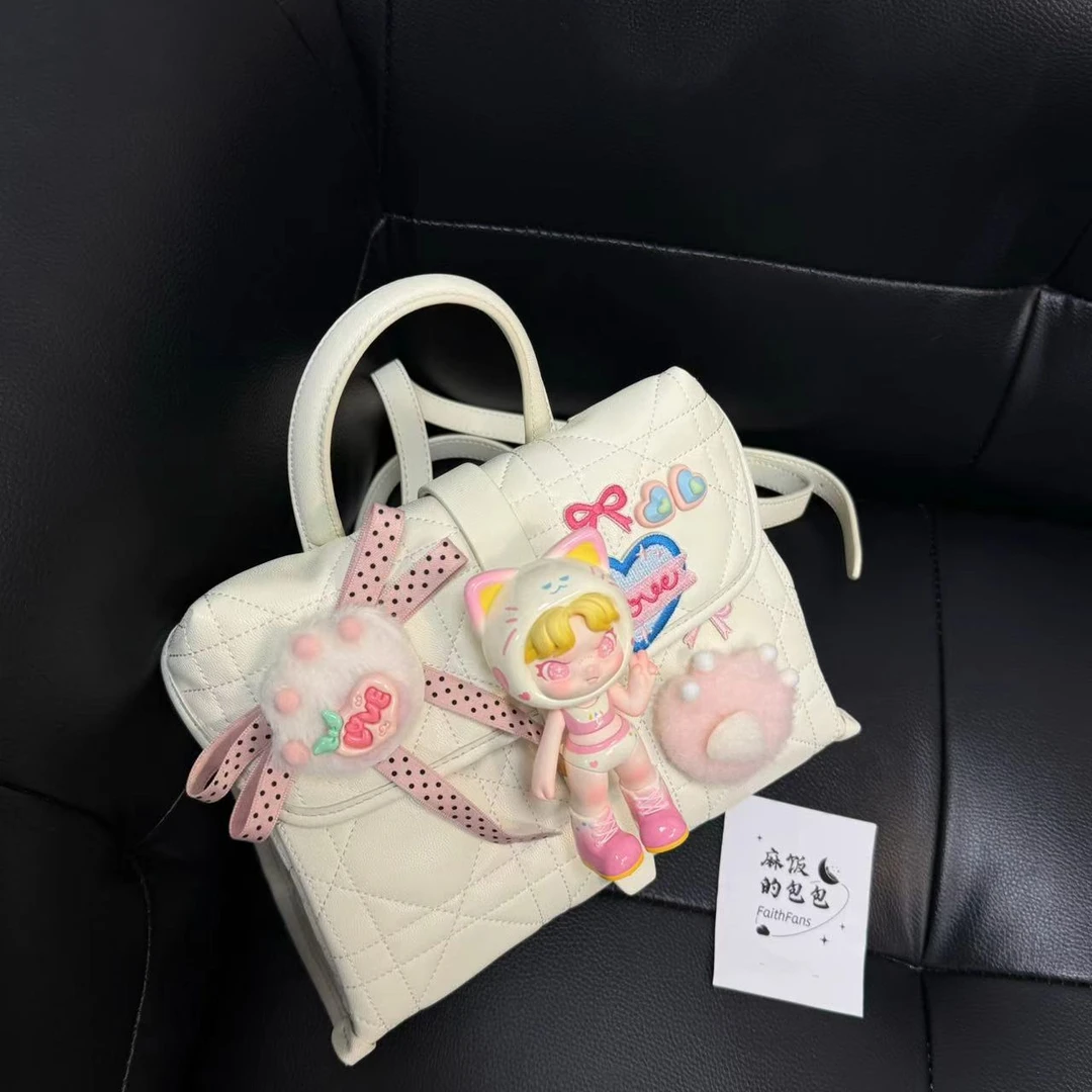 原创潮玩娃包时尚韩系可爱百搭卡通白色斜挎包