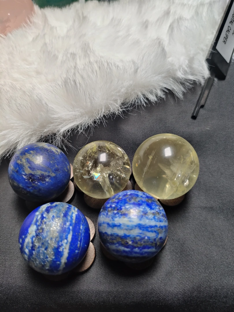青金石球3颗+黄水晶球2颗