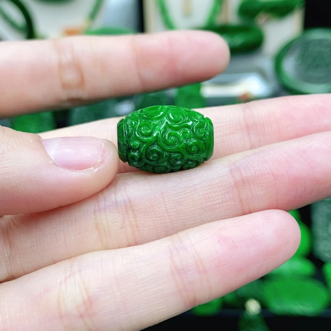 翡翠颈饰未镶嵌露露同