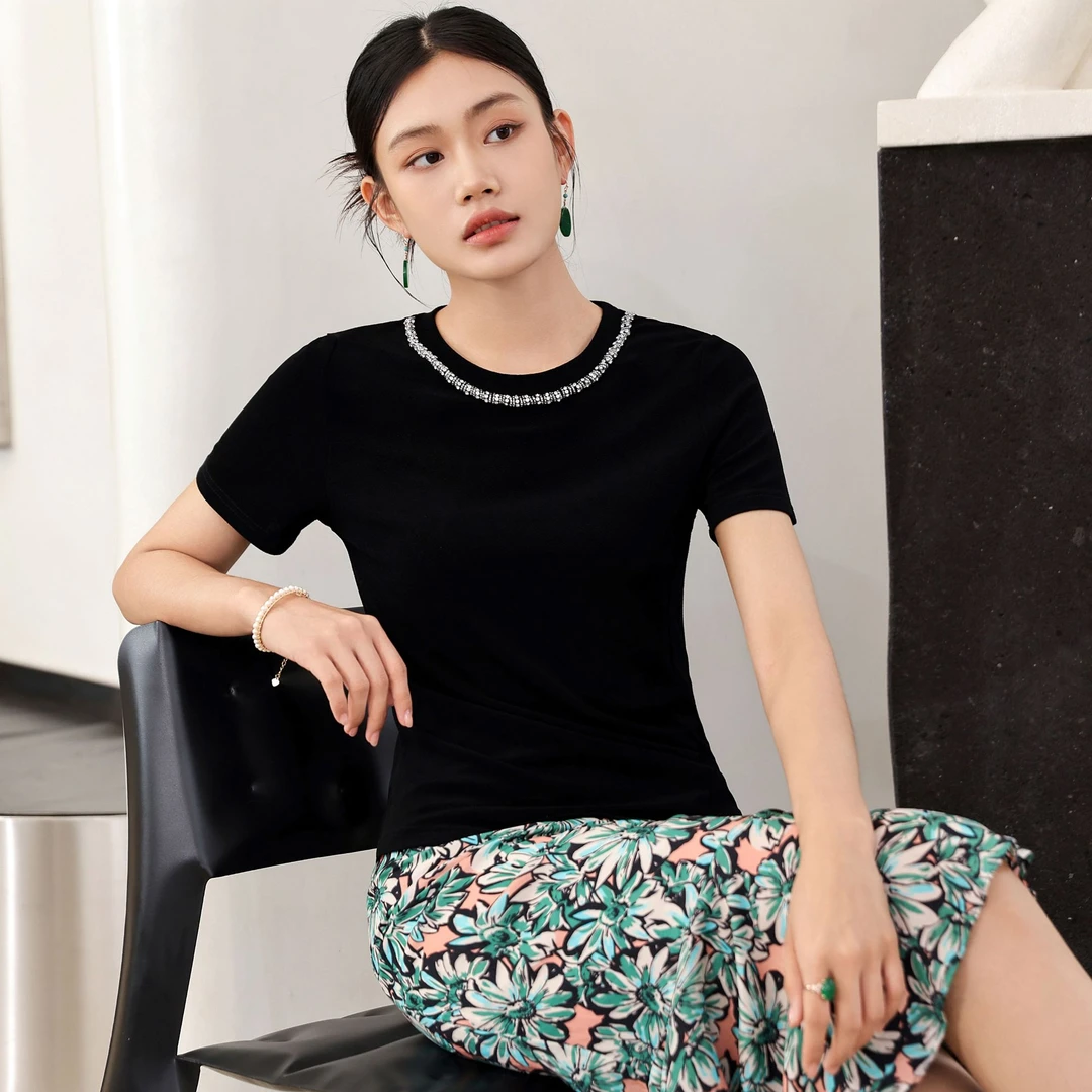 YILAN 24年新款夏款法式通勤风时尚百搭气质休闲显瘦设计黑色T恤