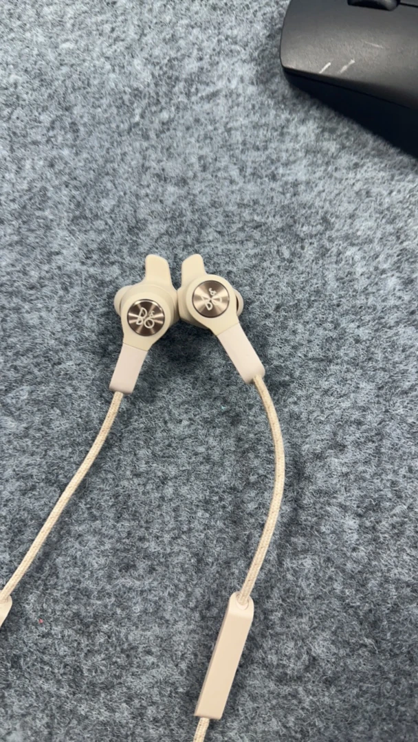 9新 B&O B&o E6无线蓝牙入耳式运动耳机