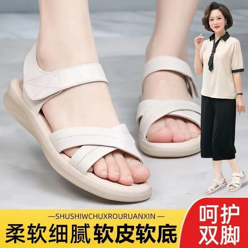 牛筋底夏季新款软皮妈妈凉鞋平底舒适软底防滑时尚百搭休闲女凉鞋