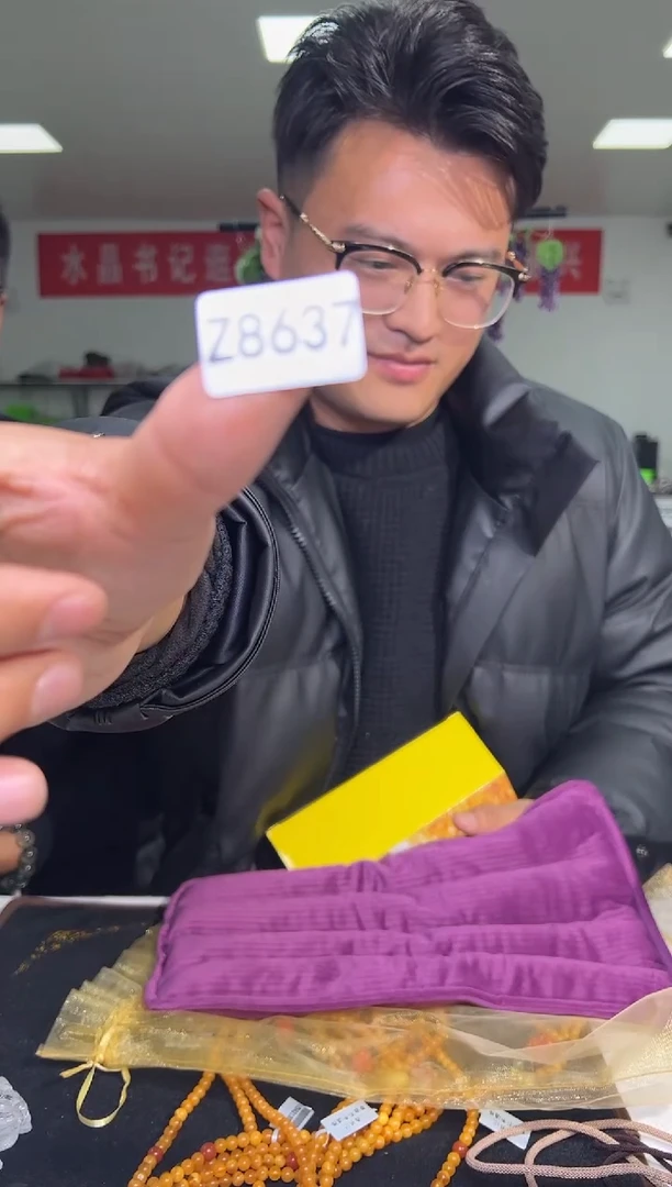 【闪购商品】蜜蜡裸石未镶嵌Z8637