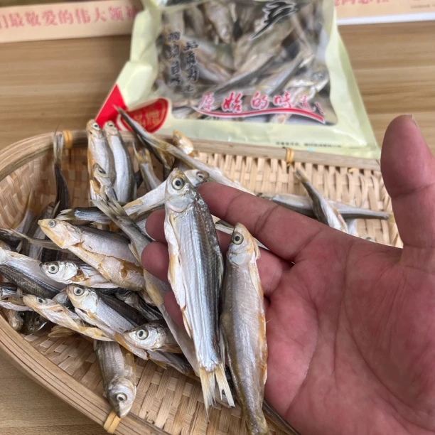 安徽特产小干鱼野生穿条翘嘴白条
