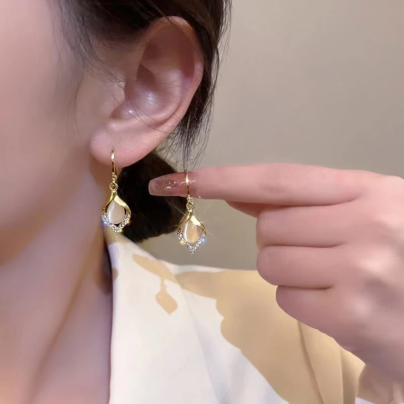 天使之眼耳环耳扣轻奢高级感气质2023年新款潮小众耳钉耳饰