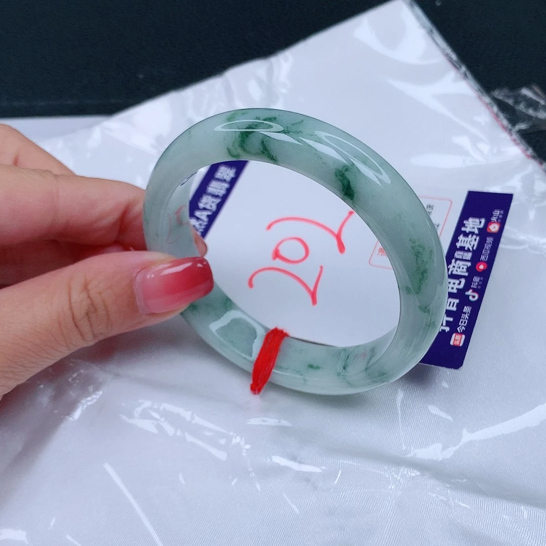 翡翠手镯未镶嵌翡翠56