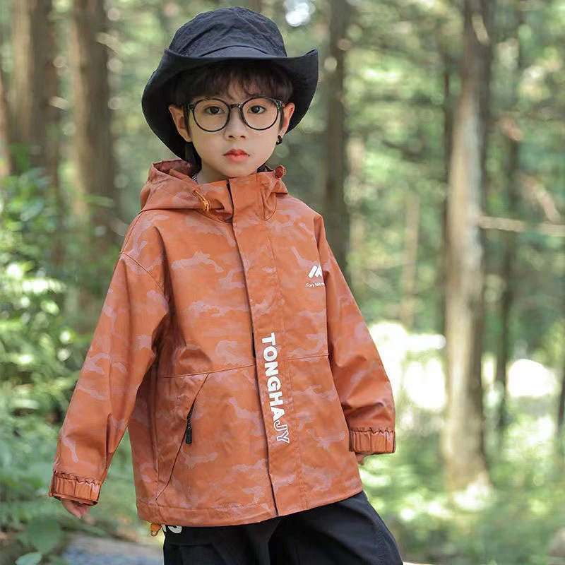 男童冲锋衣外套2025春秋新款儿童帅气连帽风衣休闲运动户外上衣潮