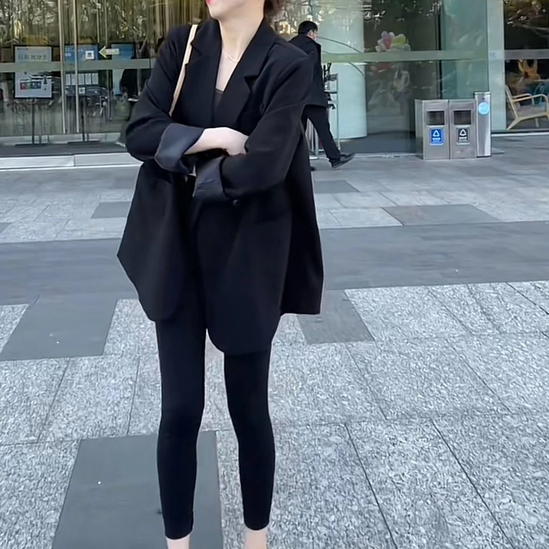今年流行穿搭一整套2024新款气质小香风西装外套高腰鲨鱼裤两件套
