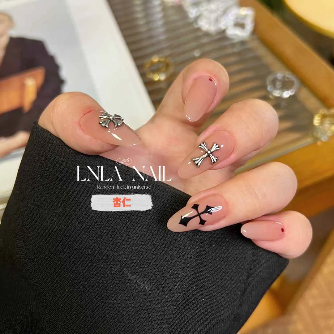 【阿罗拉】黑色十字架裸色穿戴甲通勤气质日常显白秋冬长款克罗心