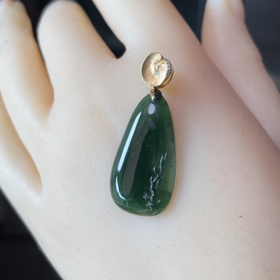 翡翠吊坠(赠链)18K金镶嵌
