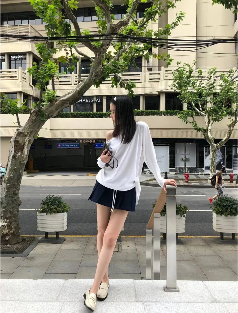 LIN 早秋 设计感 减龄 漏肩 绑腰 俏皮 厚 T恤