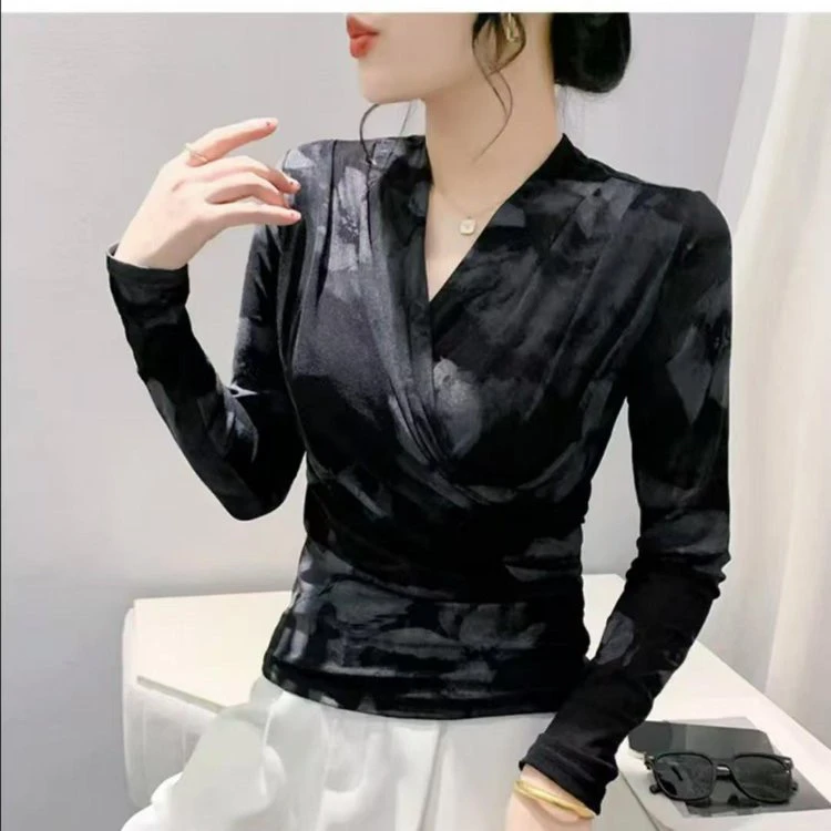 设计感V领长袖T恤女秋季2024新款修身打底衫法式掐腰复古暗纹上衣
