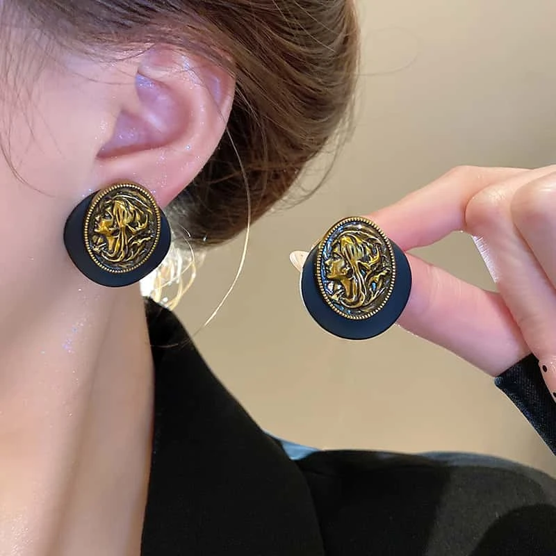 合金耳饰 港风气质耳环女2024新款爆款小众设计时尚个性耳钉耳饰